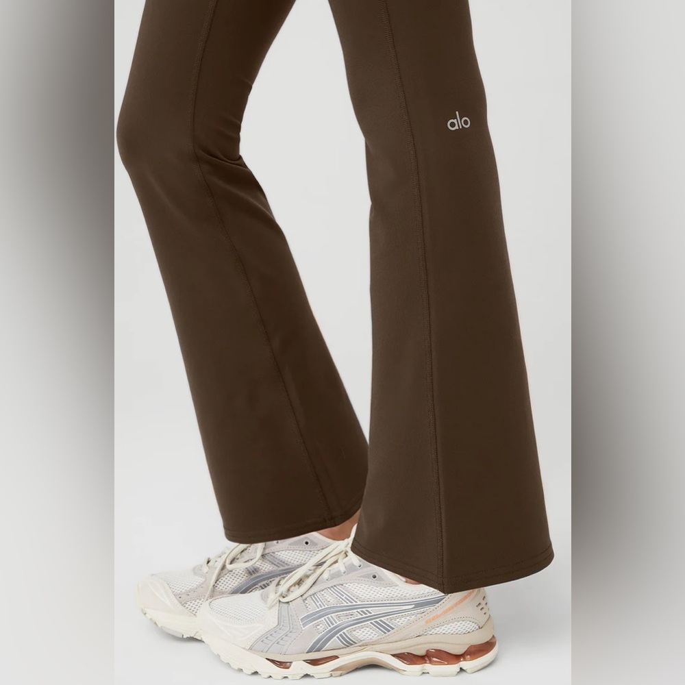 Alo Yoga Airbrush High-Waist 7/8 Bootcut Legging in Espresso